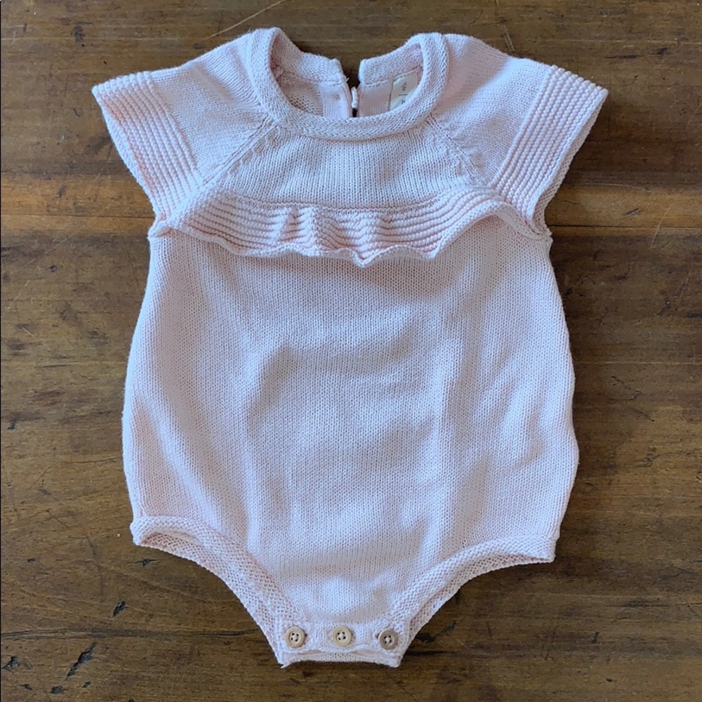 EUC Fin & Vince Ruffle Knit Romper